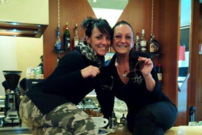Due donne lanciano la sfida alla crisi dal banco di un bar 