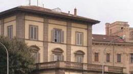 Sullo sfondo il risiko dei palazzi del potere