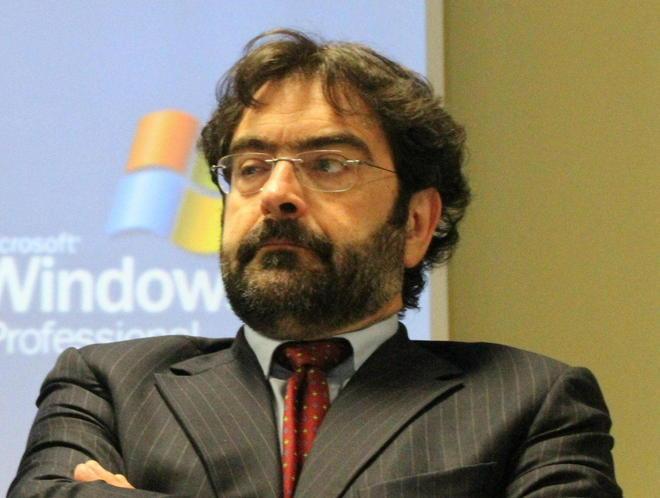 Sale lo stipendio di due dirigenti: è polemica 