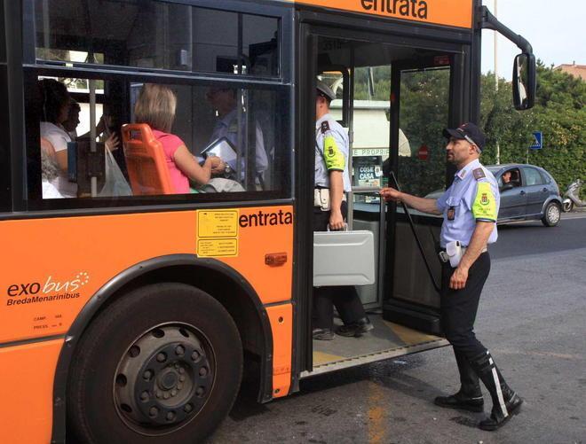 C’è l’identikit del pedofilo dell’autobus 