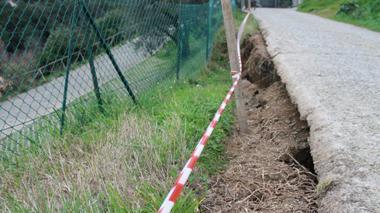 Frana, strada chiusa e villette isolate in località Preselle