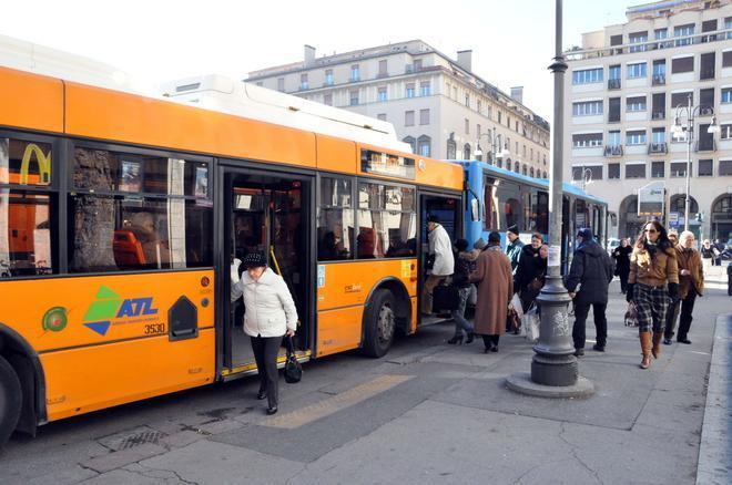 Preso il presunto molestatore del bus «Ha 42 anni, livornese e incensurato» 