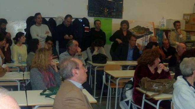 Per un’isola meno isolata, il comitato va all’attacco