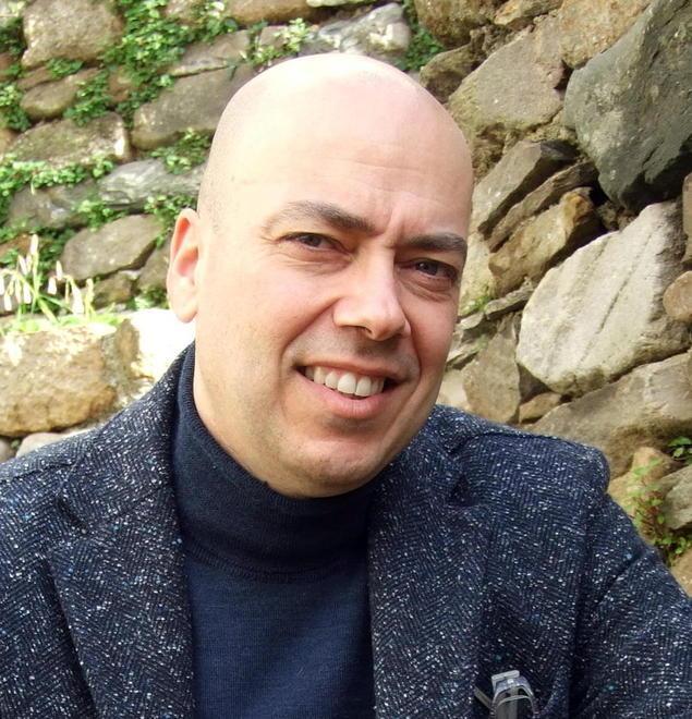 Gli ex bagni pubblici si trasformano in un bar-libreria