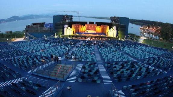 Non solo lirica sul lago E Betti va a Sanremo a caccia di voci pop