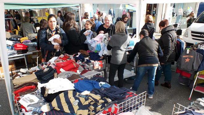 A caccia di occasioni e di grandi firme a prezzo stracciato
