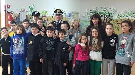 Gli studenti incontrano i carabinieri