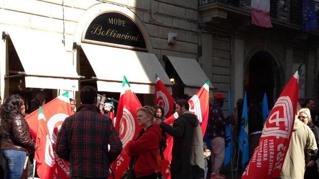 Via dall’appalto, in venti a casa tutti in piazza per protestare