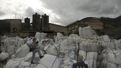 Sito di stoccaggio di un rifiuto nocivo scoperto a Prato