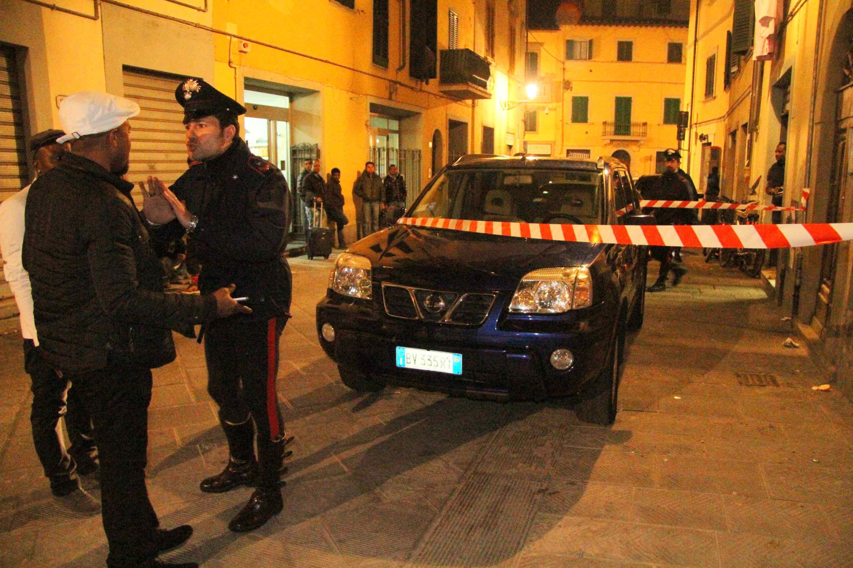 Prato, accoltellato in via Pier Cironi, si cerca l'aggressore