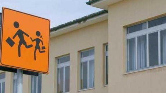 Trema la scuola ragazzi tutti fuori Giallo sulle cause