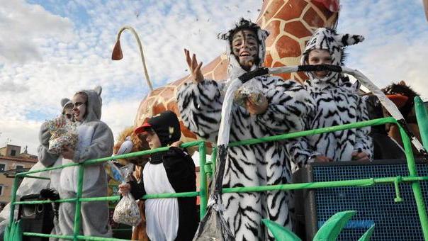 Carri, giochi e coriandoli Torna il Carnevale elbano