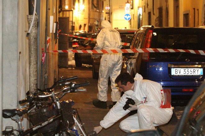 Accoltellato in via Pier Cironi: si salverà 