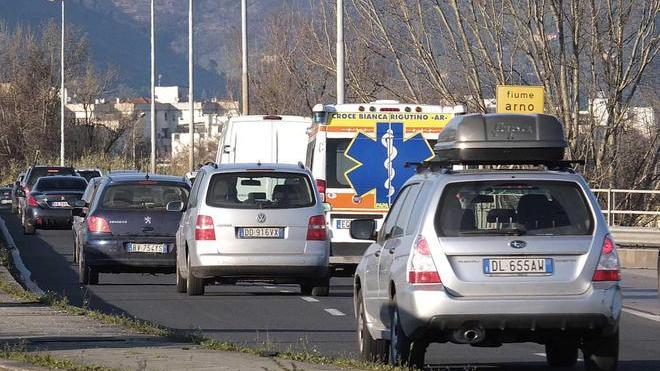 Auto contro bici, muore ciclista al ponte delle Bocchette