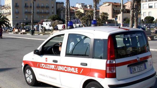 Truffatore fermato a un ingresso del corso