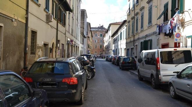 Sosta selvaggia e pedoni non tutelati