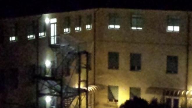 Alle scuole Thouar luci accese in aula anche di notte