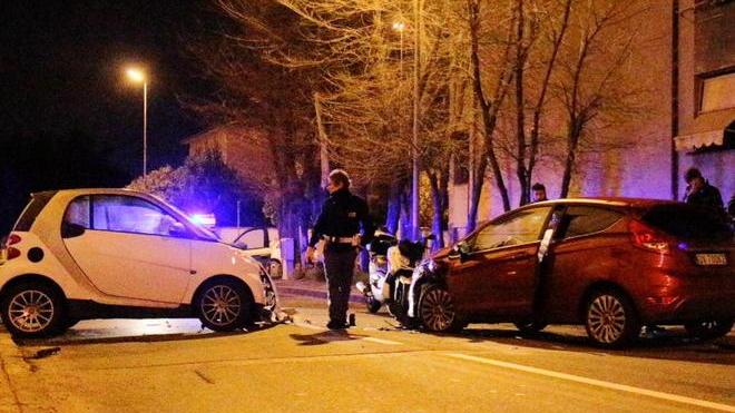 Frontale nella notte a Salviano