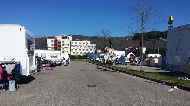 Un insediamento abusivo in viale Leonardo da Vinci