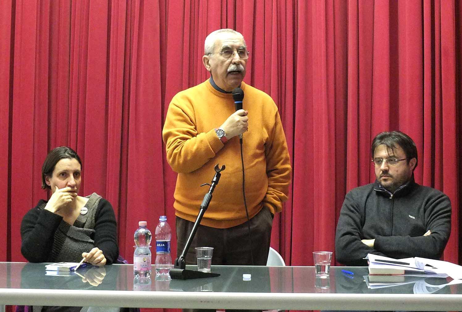 Giulietto Chiesa fa il pieno all’incontro dei 5 Stelle