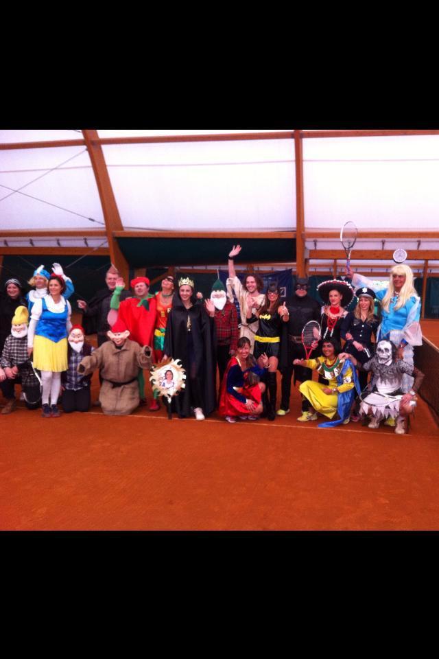 A tennis si gioca anche in maschera