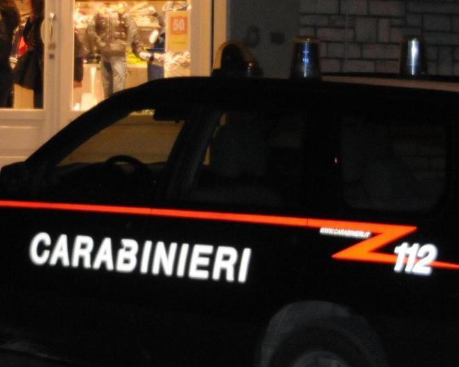 Bandito solitario rapina la farmacia 