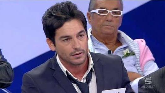 Il tronista festeggia il compleanno in un locale di Lido