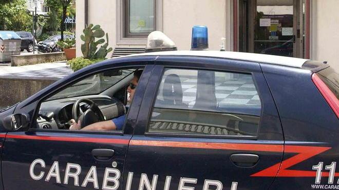 Investe un uomo e fugge ma poi confessa ai carabinieri