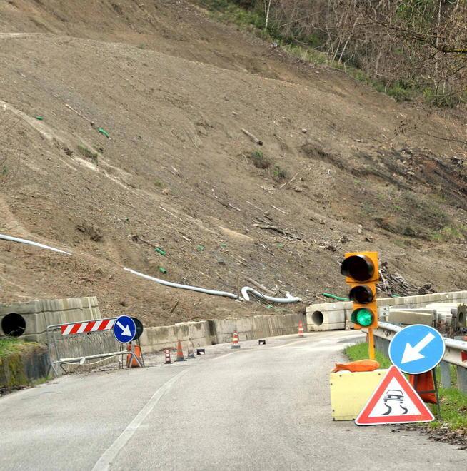 Noi prigionieri della frana Scatta la raccolta firme 