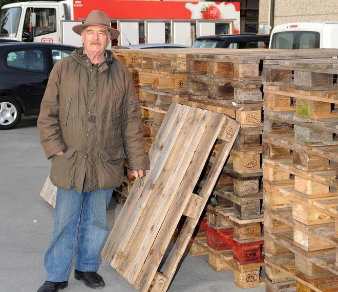 Rubano 42 pancali di legno: arrestati 