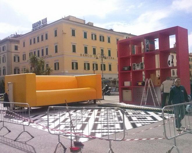 In piazza Cavour spunta un “salotto gigante” 