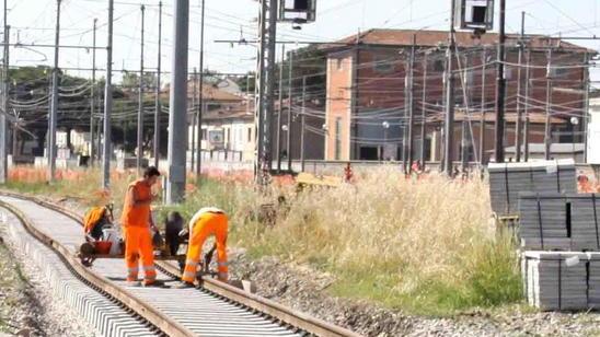 Treni bloccati dopo il furto di rame