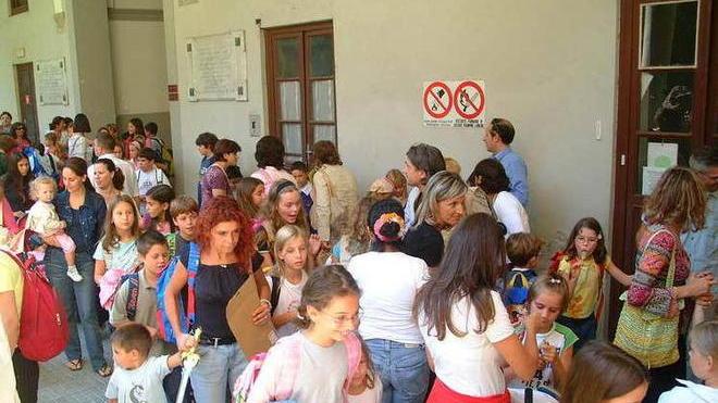 Bambini a scuola a piedi via al progetto in città