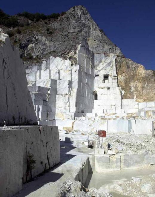 Si tratta sulle cave Le chiusure? Saranno decise caso per caso 