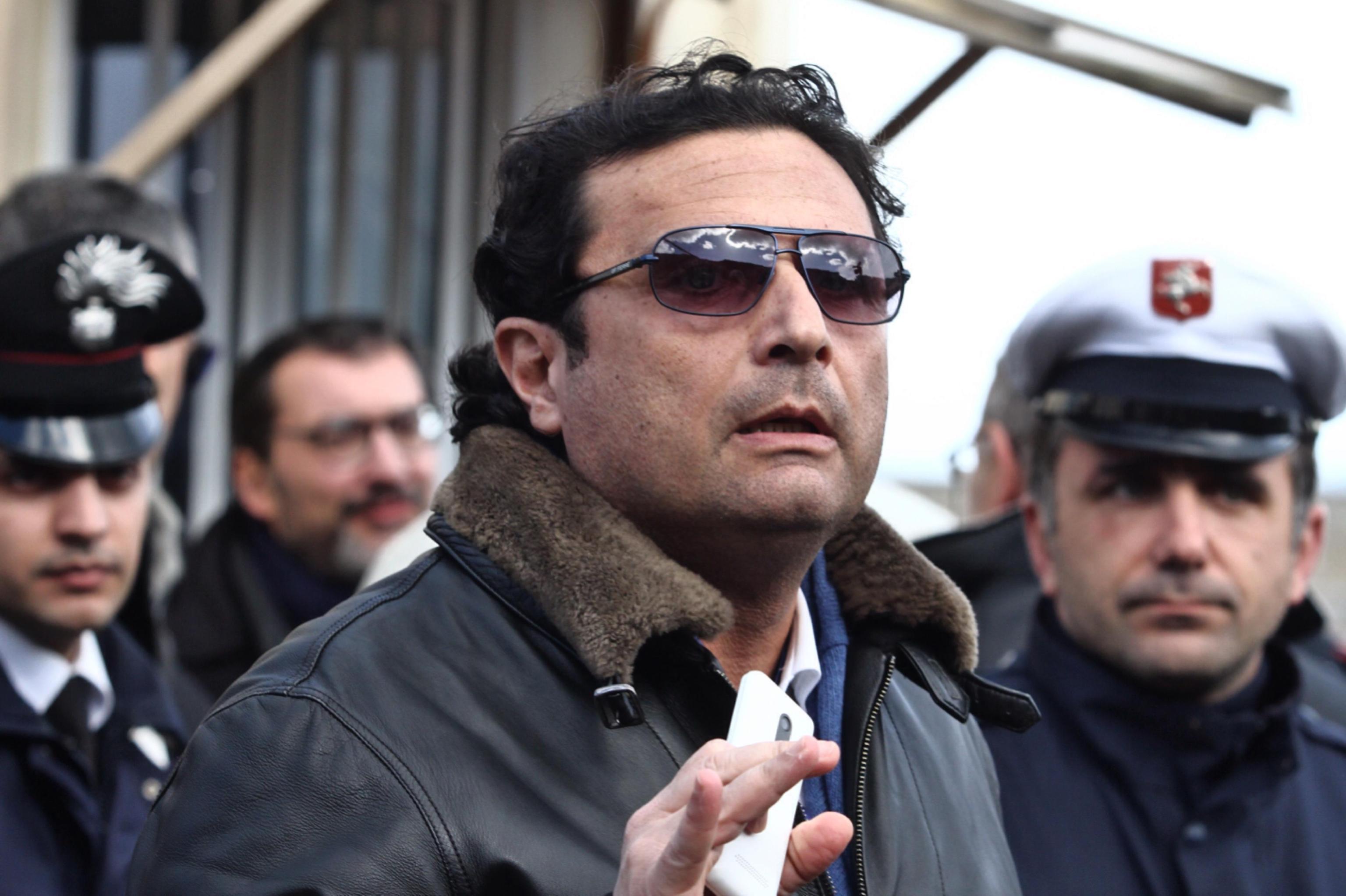 LIVEBLOG / Concordia: al Giglio un risveglio con Schettino "in casa" 