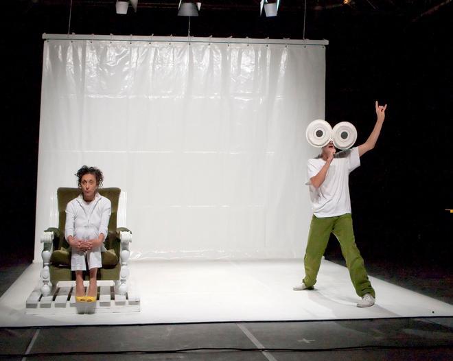 Nuovi linguaggi teatrali: il “funerale festoso” di Codice Ivan 