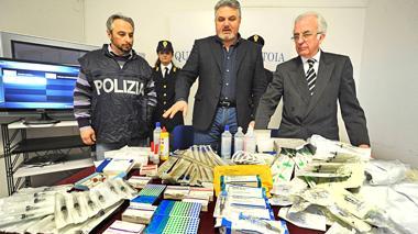 Prenotazioni facili e medicine rubate: nei guai infermieri Asl, 22 denunce