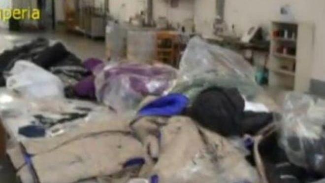 Vendevano maglie taroccate sequestrati tre capannoni