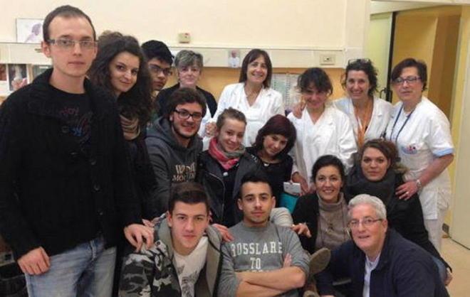 Prima donano il sangue poi vanno a scuola 