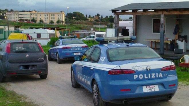 Ferro rubato nel furgone, blitz della polizia al campo rom