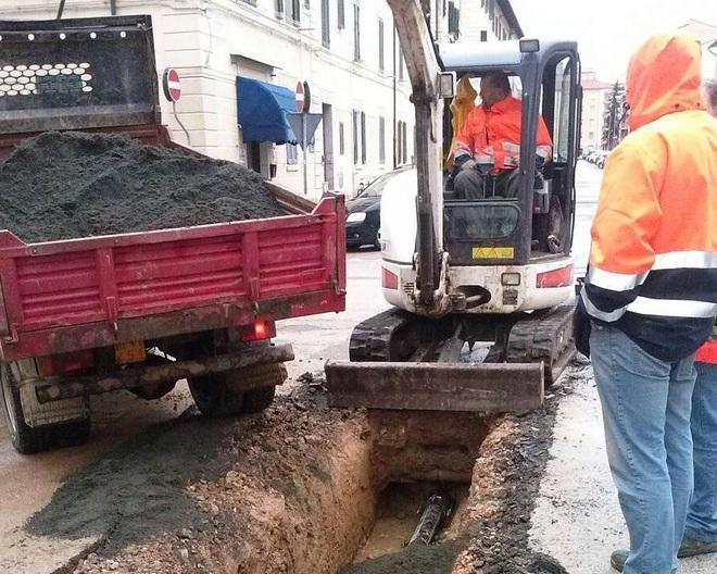 Colline, in corso l’intervento per riparare la conduttura 