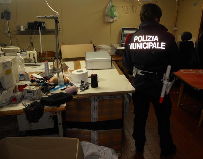 Lavoro notturno nelle confezioni e nelle stirerie: multe e sequestri 