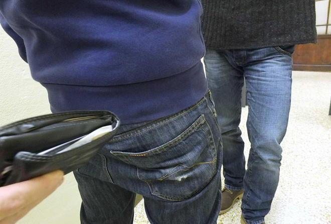 Mascherata da suora fa arrestare il rapinatore 