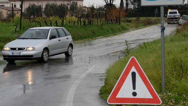 Strade come piscine per il sistema fognario che va sempre in tilt