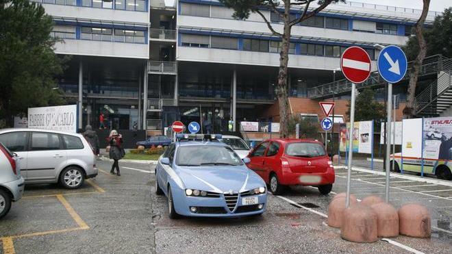 Bimbo muore al Versilia Il pm scagiona 5 medici