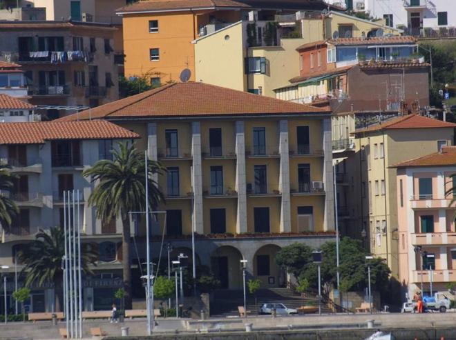 Una piazzetta in vendita «Cerulli valorizza così»