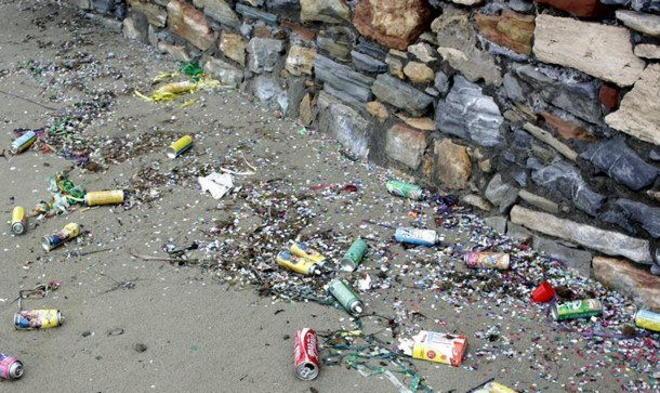 «Non sporcate la spiaggia» 