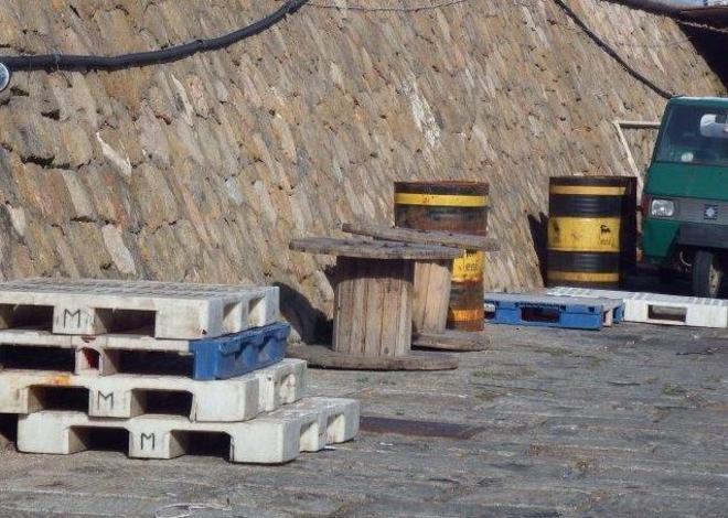 L’autorità ordina il repulisti in banchina 
