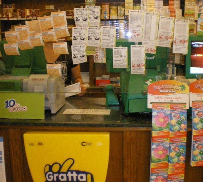 Tratteneva i soldi del Lotto 