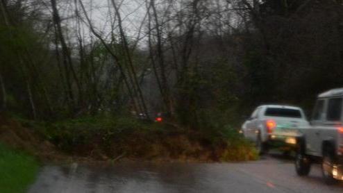 Frana la collina a Parrana caos sulla strada interrotta